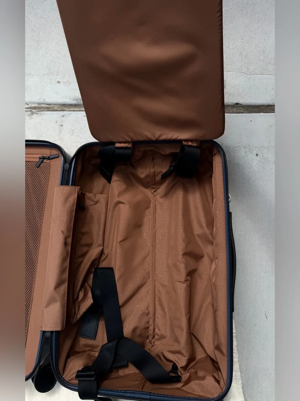 Lightweight Blue Spinner Carry-On with Organized Interior